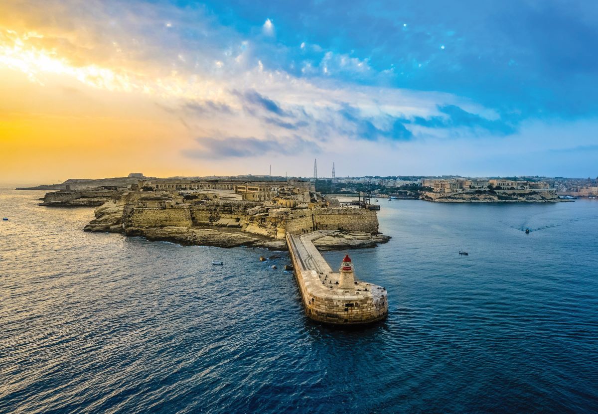 malta lighthouse