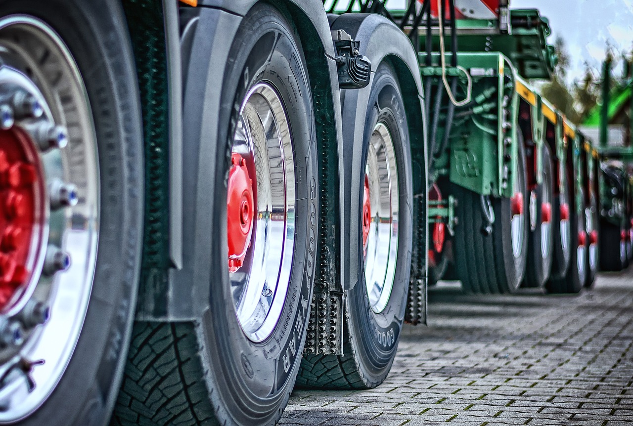 farmer tractor / Pixabay